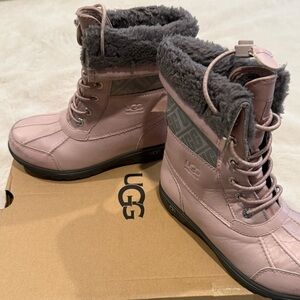 UGG K BUTTE II CWR Kids Size USA 3.  Pink Winter Boots.